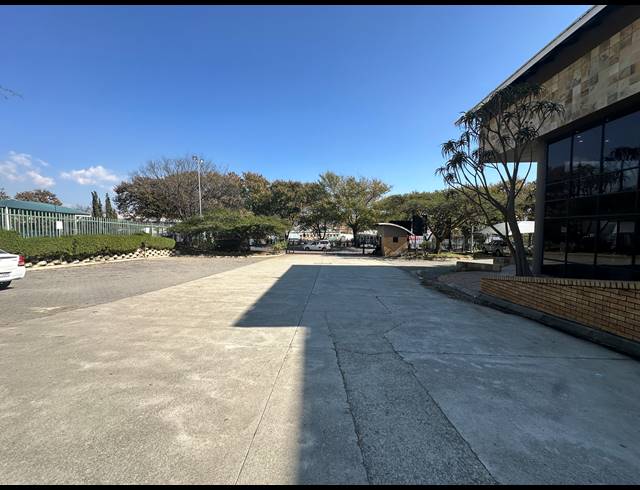 8,500M² WAREHOUSE FOR SALE IN LINBRO PARK